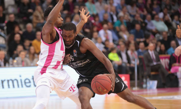 不可避免地 不可避免地